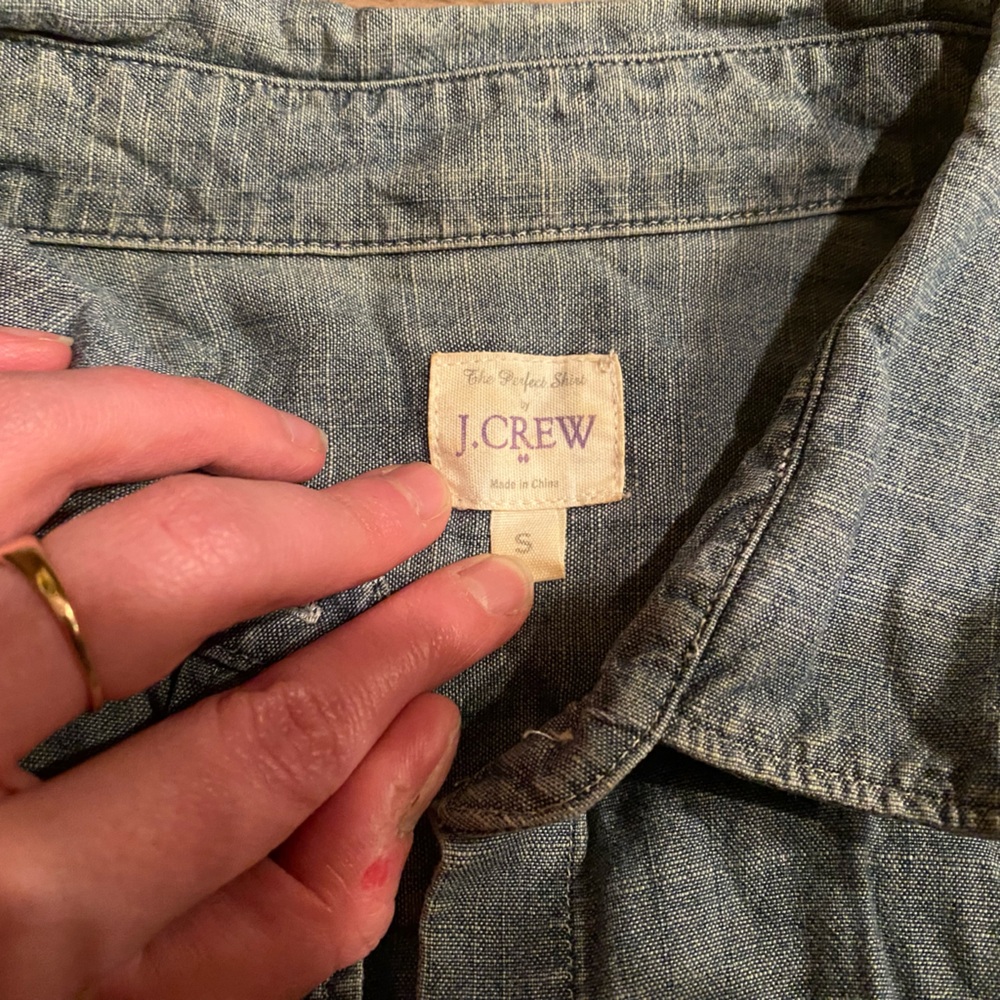 J. Crew Chambray Button Down Size Small - image 4